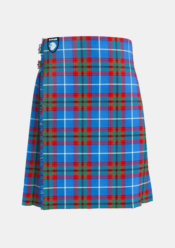 Traditional_Edinburgh_tartan_front_image_with_pleated_design_and_adjustable_buckles_for_men