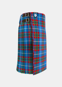 Traditional_Edinburgh_tartan_right_image_with_pleated_design_and_adjustable_buckles_for_men