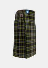 Traditional_McIntyre_Collegium_tartan_right_image_with_pleated_design_and_adjustable_buckles_for_men