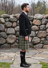 Traditional_Saunders_Tartan_10109_Kilt_and_Argyle_Jacket_Kilt_Outfit_right_image